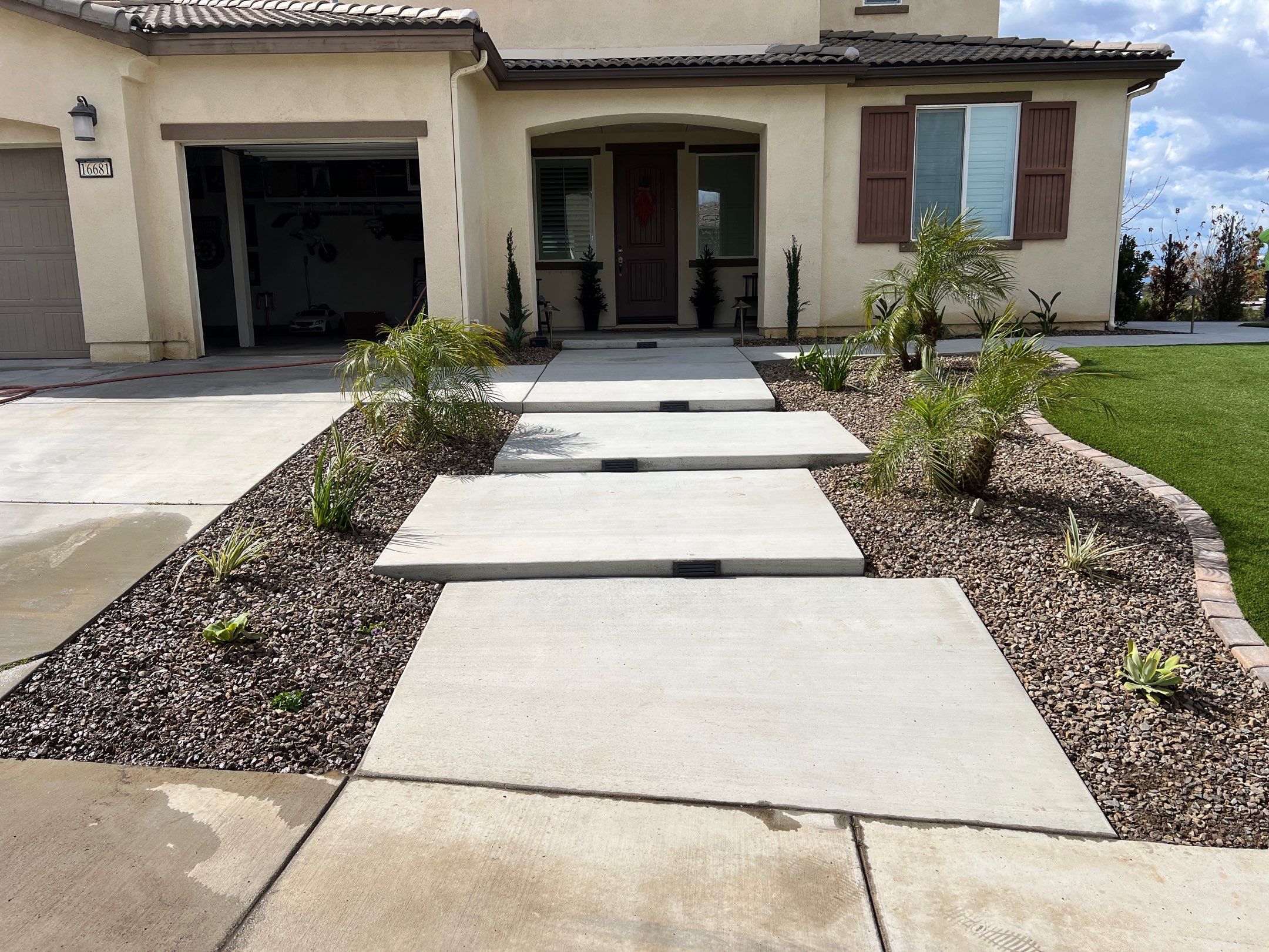 Front yard turf with floating walkway and rockscape